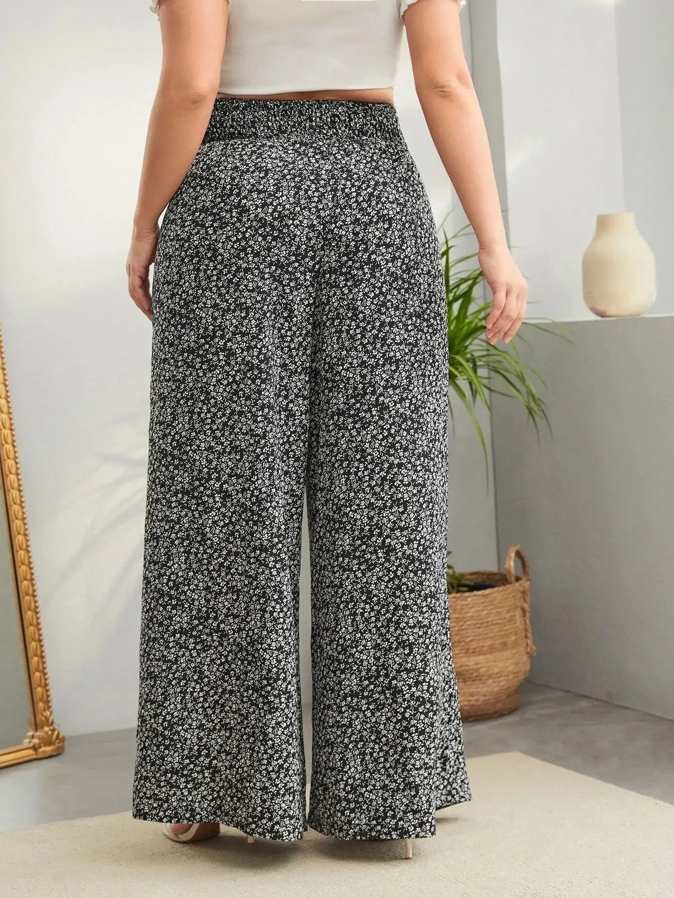 Calça Larga Estampada Florida Plus Size - Verônica