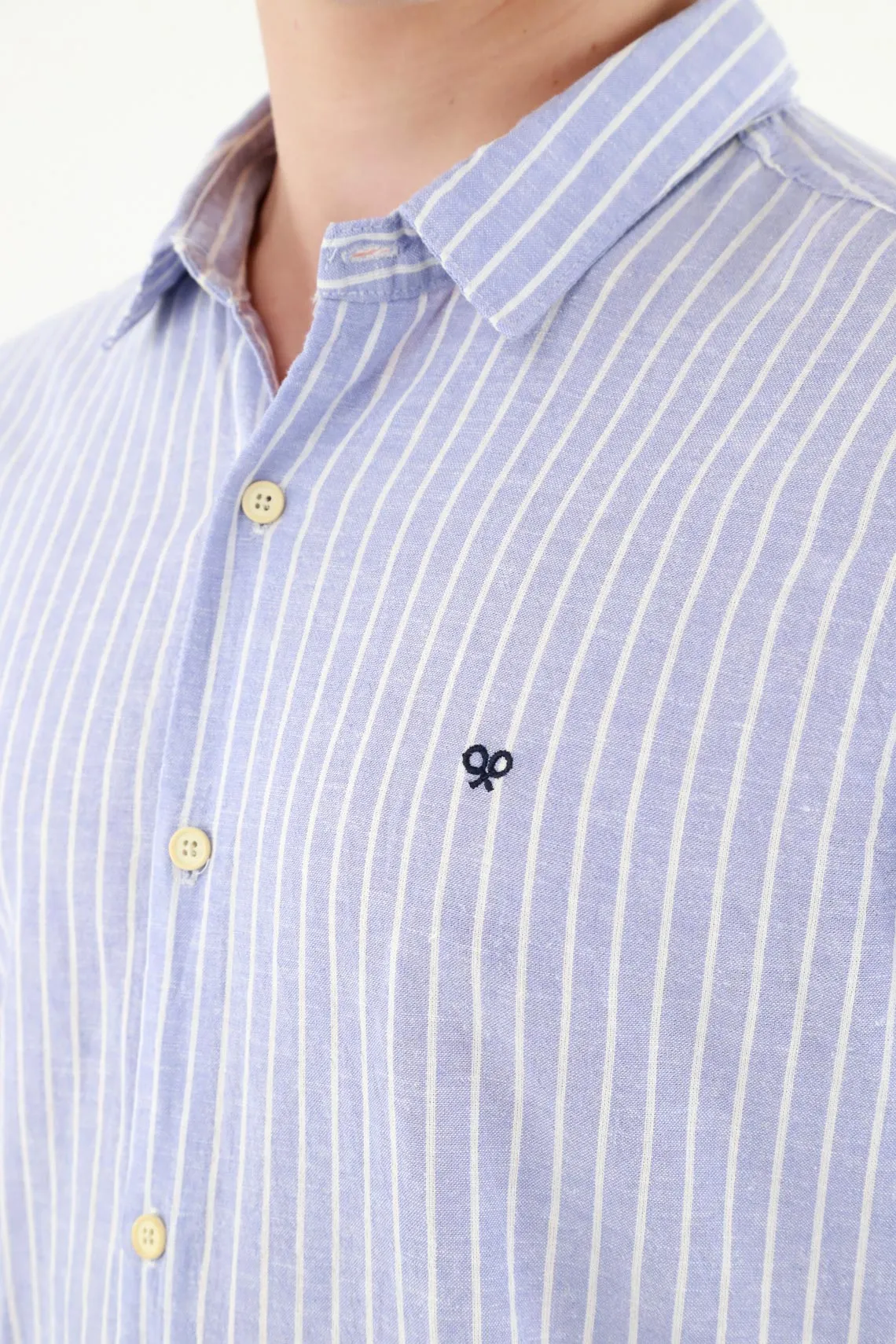 Camisa cuello francés azul para hombre