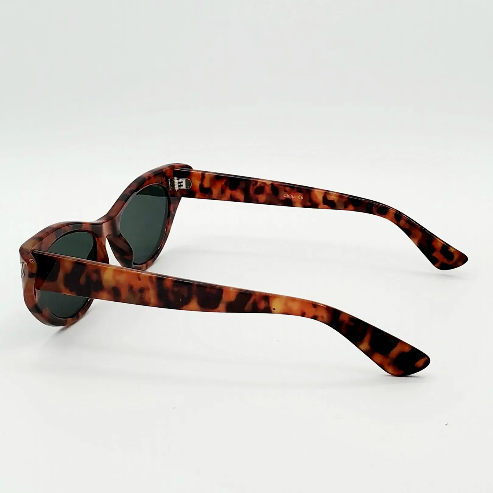 Carved Embellished Cat Eye Sunglasses - Tortoiseshell