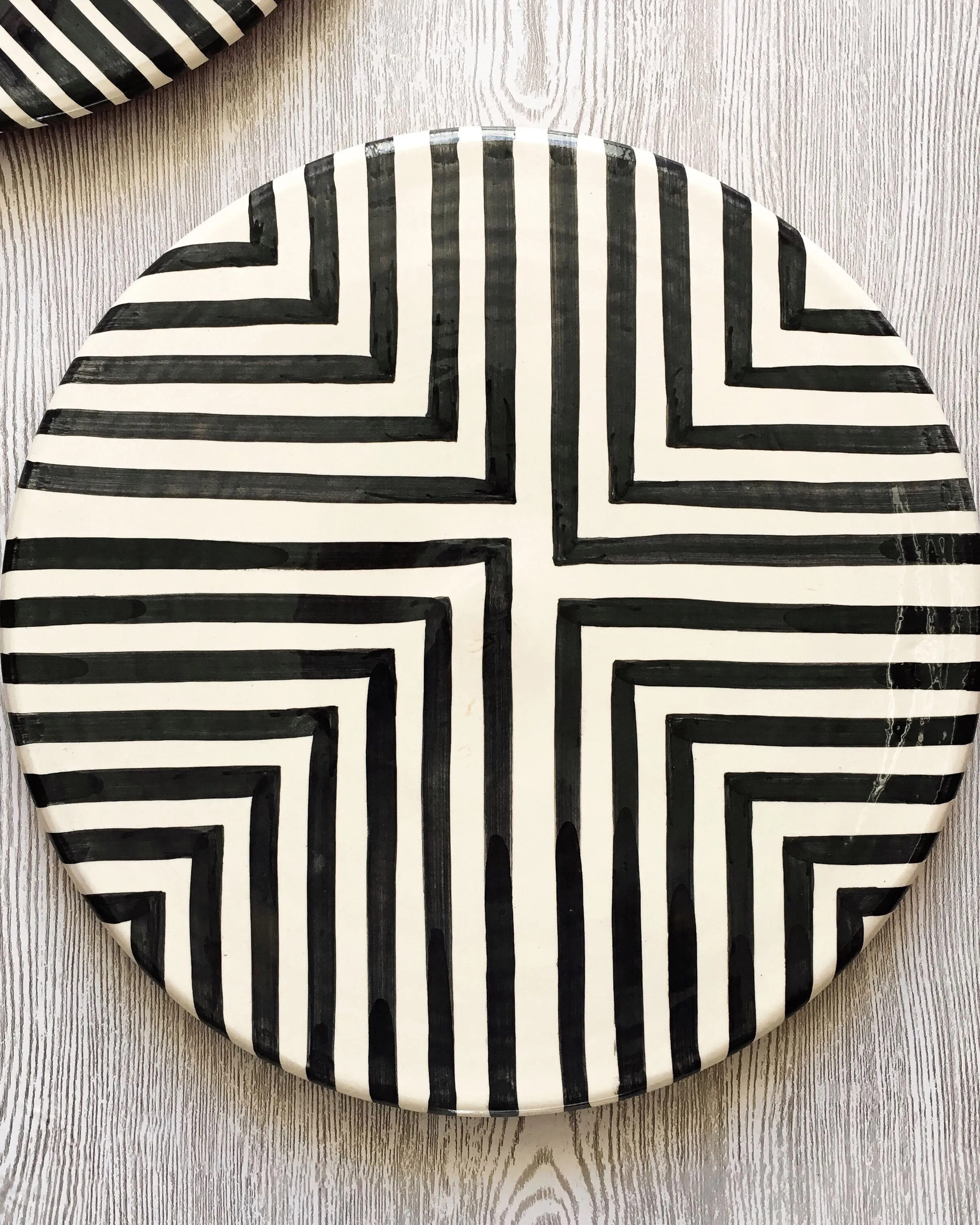 Casa Cubista Graphic Tableware- Offset Cross Platter