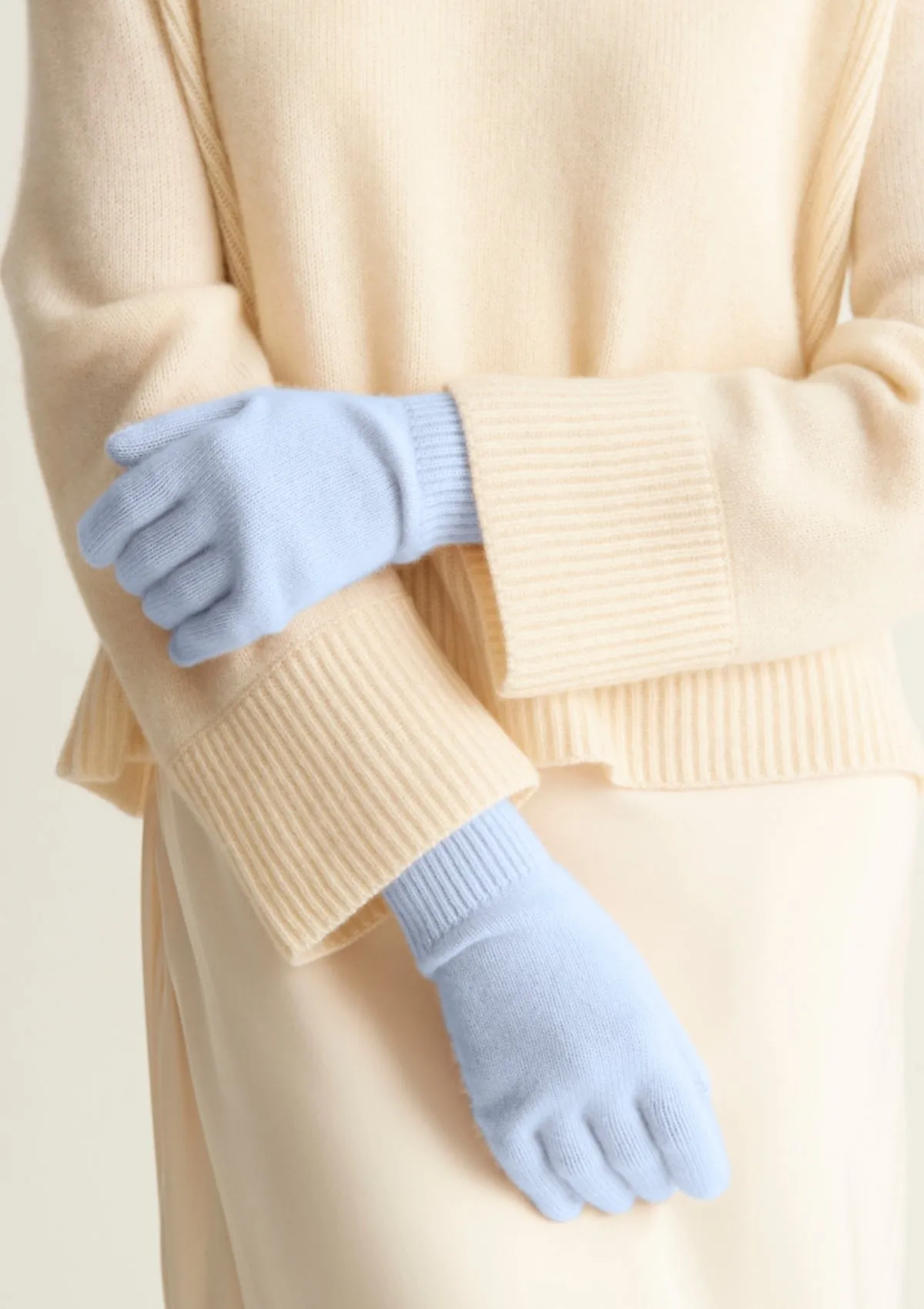 Cashmere Glove in Whisper Blue