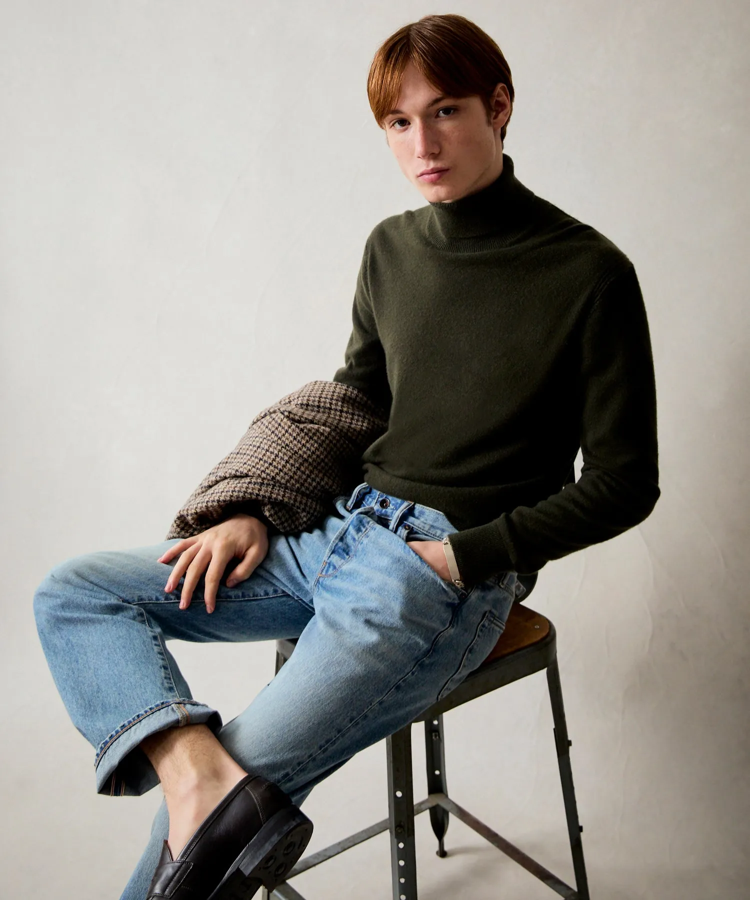 Cashmere Turtleneck in Snyder Olive