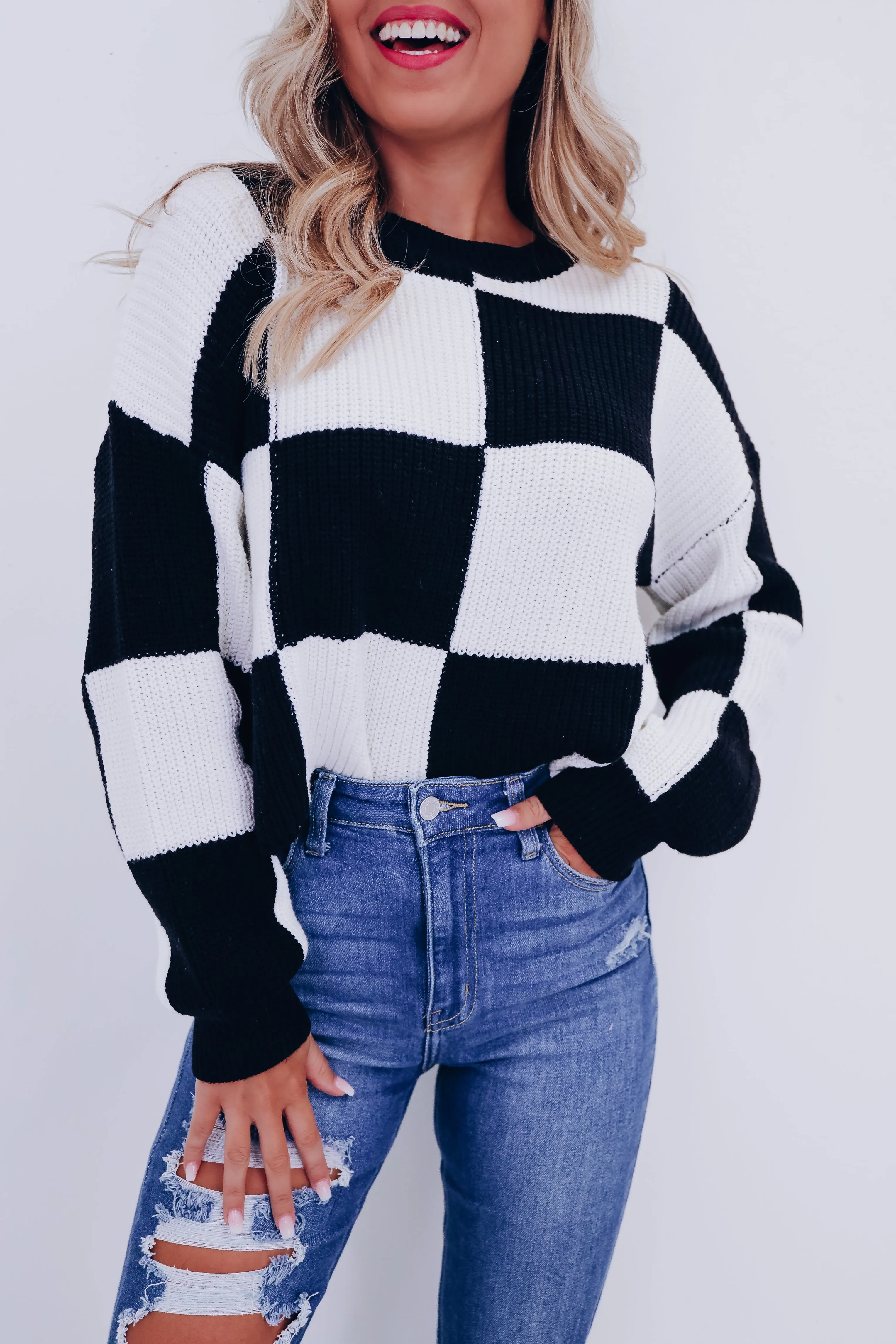 Charming Checkered Cropped Sweater - Black