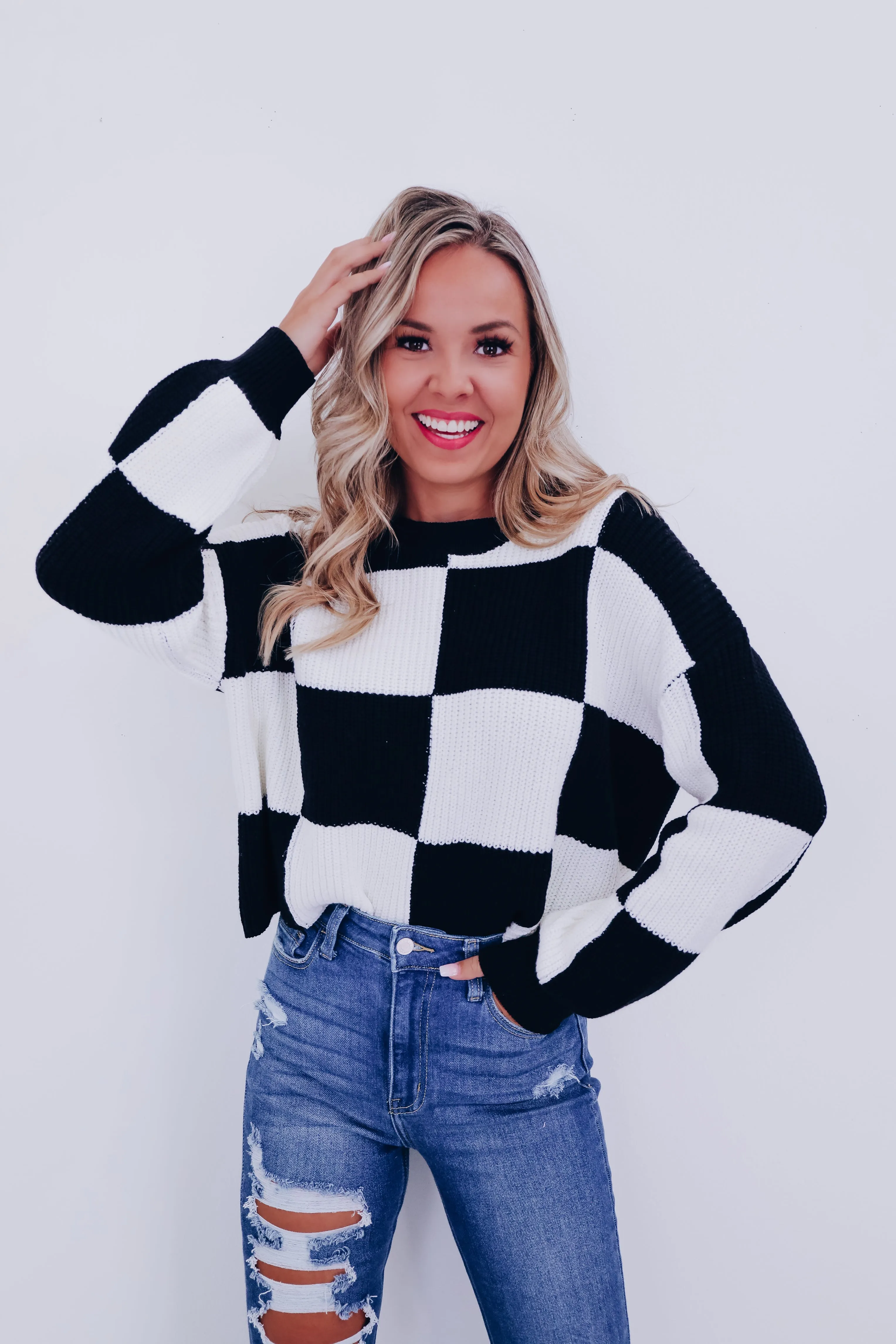 Charming Checkered Cropped Sweater - Black