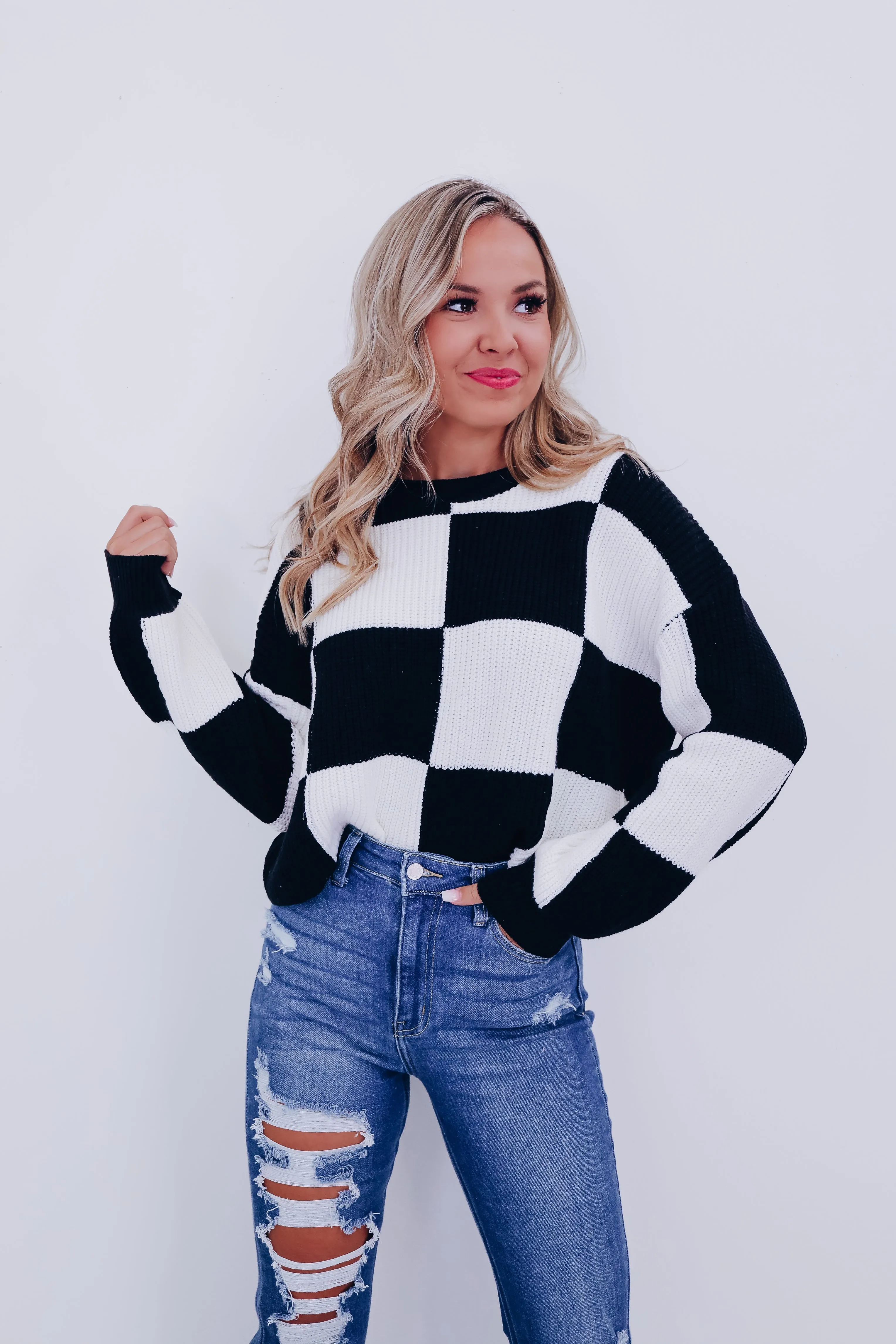 Charming Checkered Cropped Sweater - Black