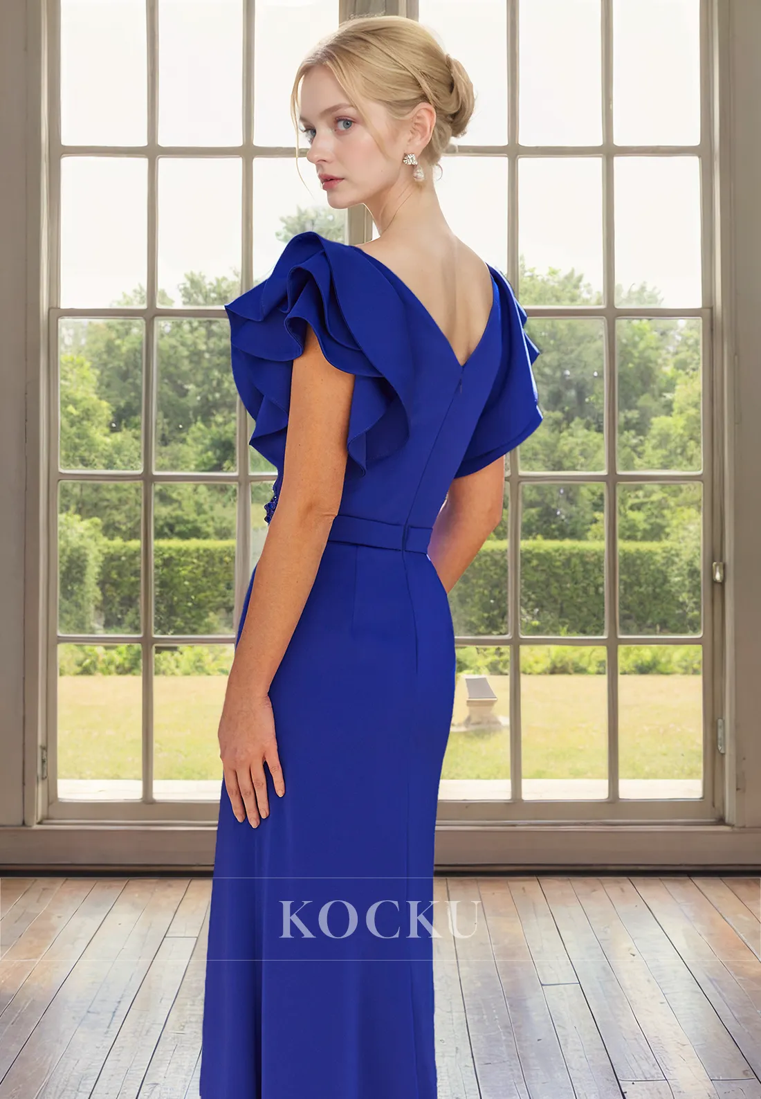 Chic & Modern V-Neck Sleeveless A-Line Cocktail Mother of the Bride Dress