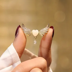 Chic Heart  Angel Wings Brooch Pin for Stylish Sparkle