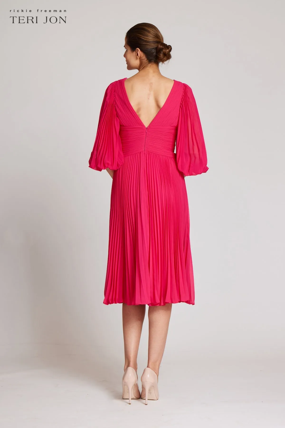 Chiffon V-Neck Pleated Full Sleeve Gown