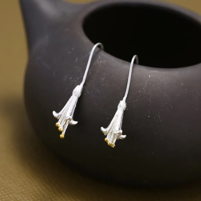 Chinese Jewelry Simple Flower Dangle Earrings For Women in Silver Color