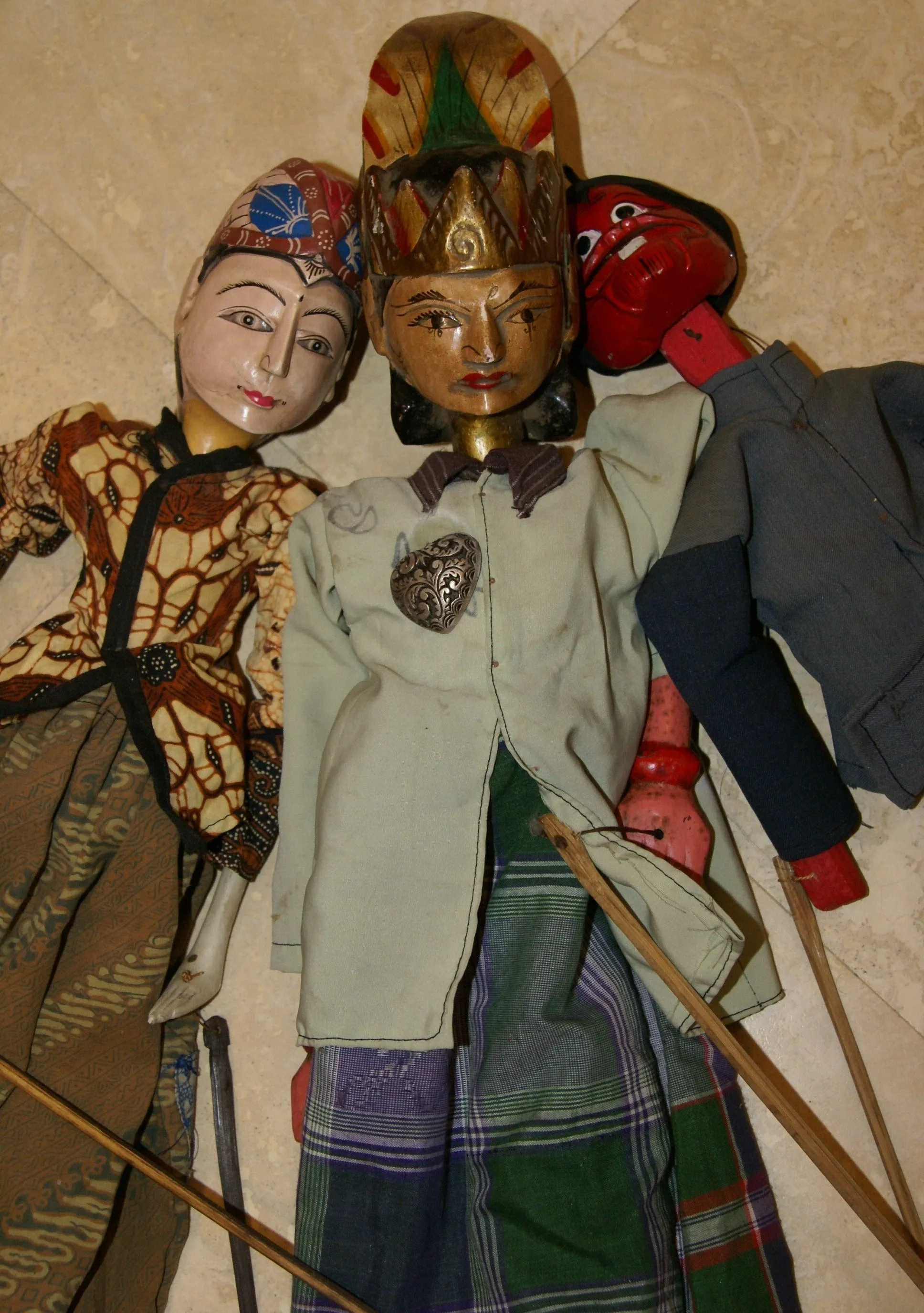 Choice between 3 Old Javanese Theater Hand Carved Hand Painted Wooden Wayang Golek, Collector Puppet Dolls, King Rama, Courtesan or Prankster, or all. Yogyakarta, late 1900’s, Indonesia.