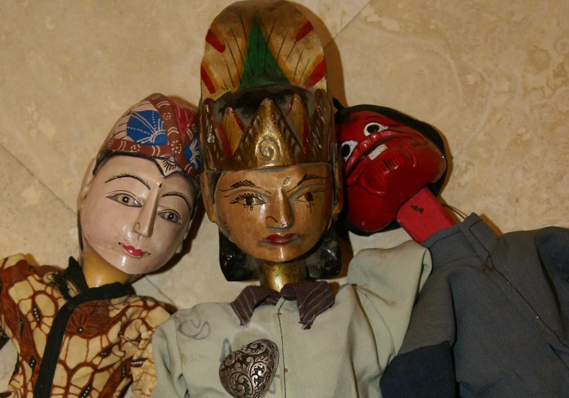 Choice between 3 Old Javanese Theater Hand Carved Hand Painted Wooden Wayang Golek, Collector Puppet Dolls, King Rama, Courtesan or Prankster, or all. Yogyakarta, late 1900’s, Indonesia.