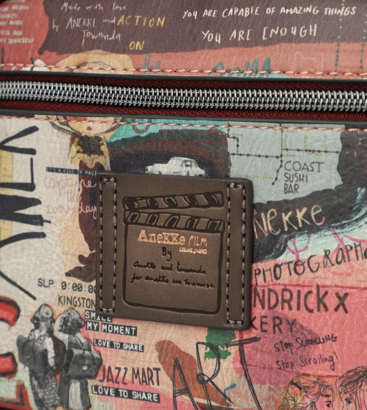 City Art crossbody bag with a chain