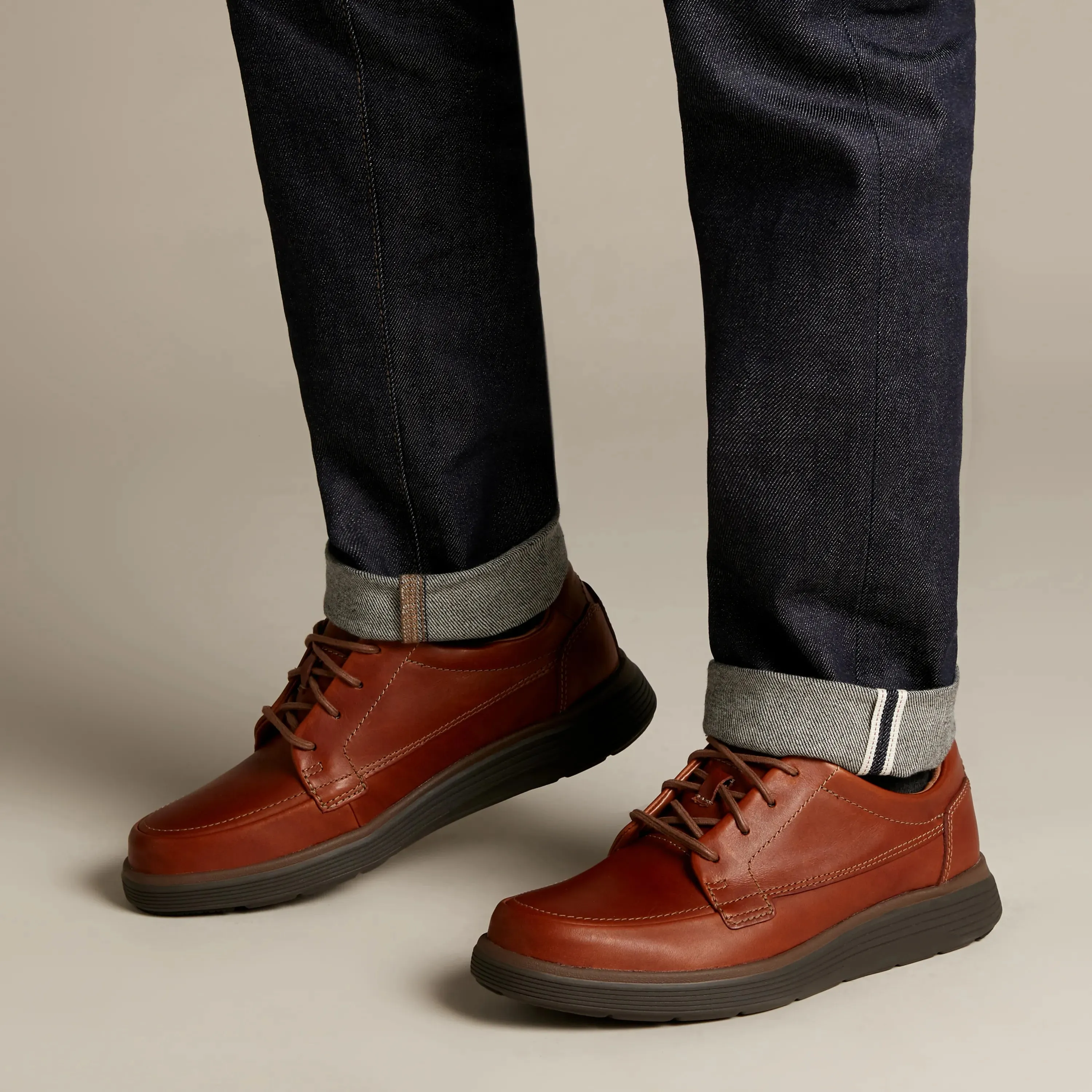 CLARKS | ZAPATOS DERBY HOMBRE | UN ABODE EASE DARK TAN LEATHER | MARRÓN