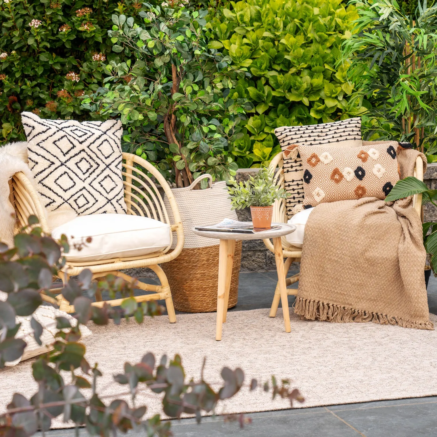 Classic Distressed Outdoor Rug - Rubus