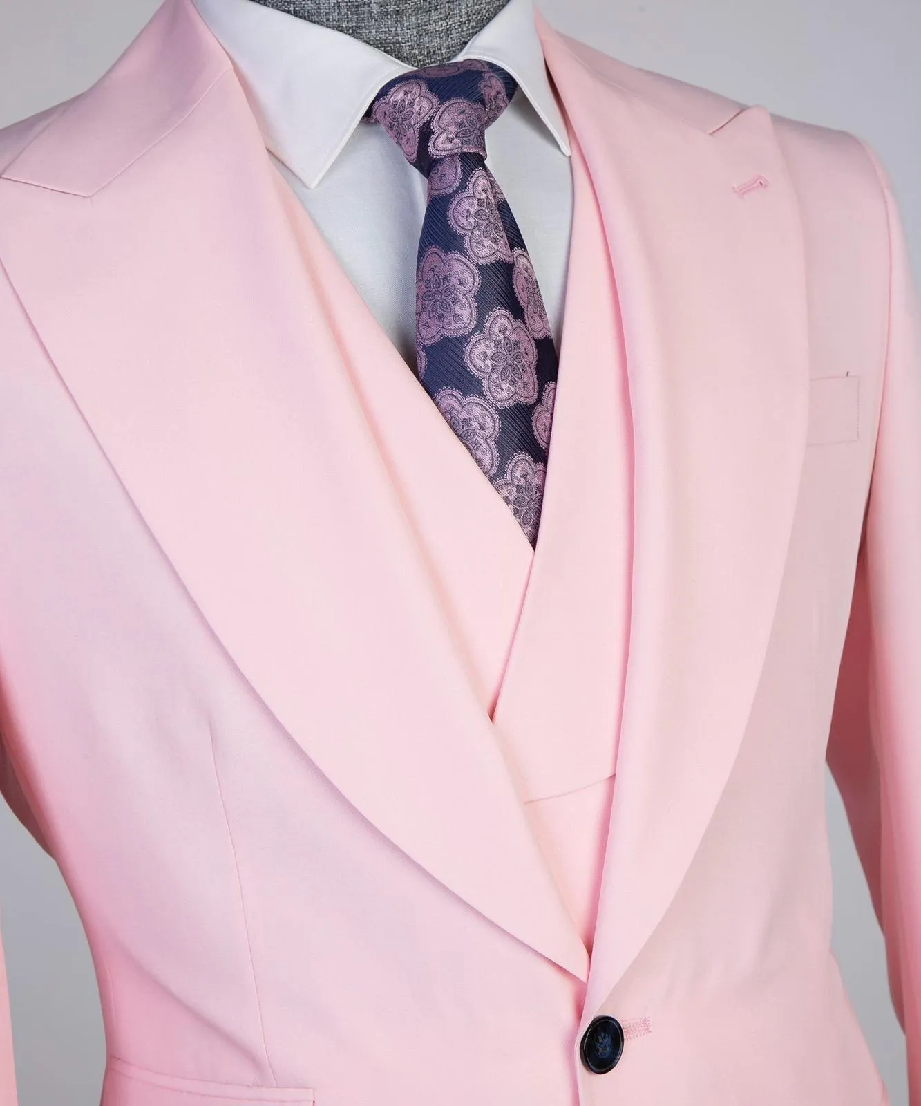 Classic Men's Light Pink Business Suit