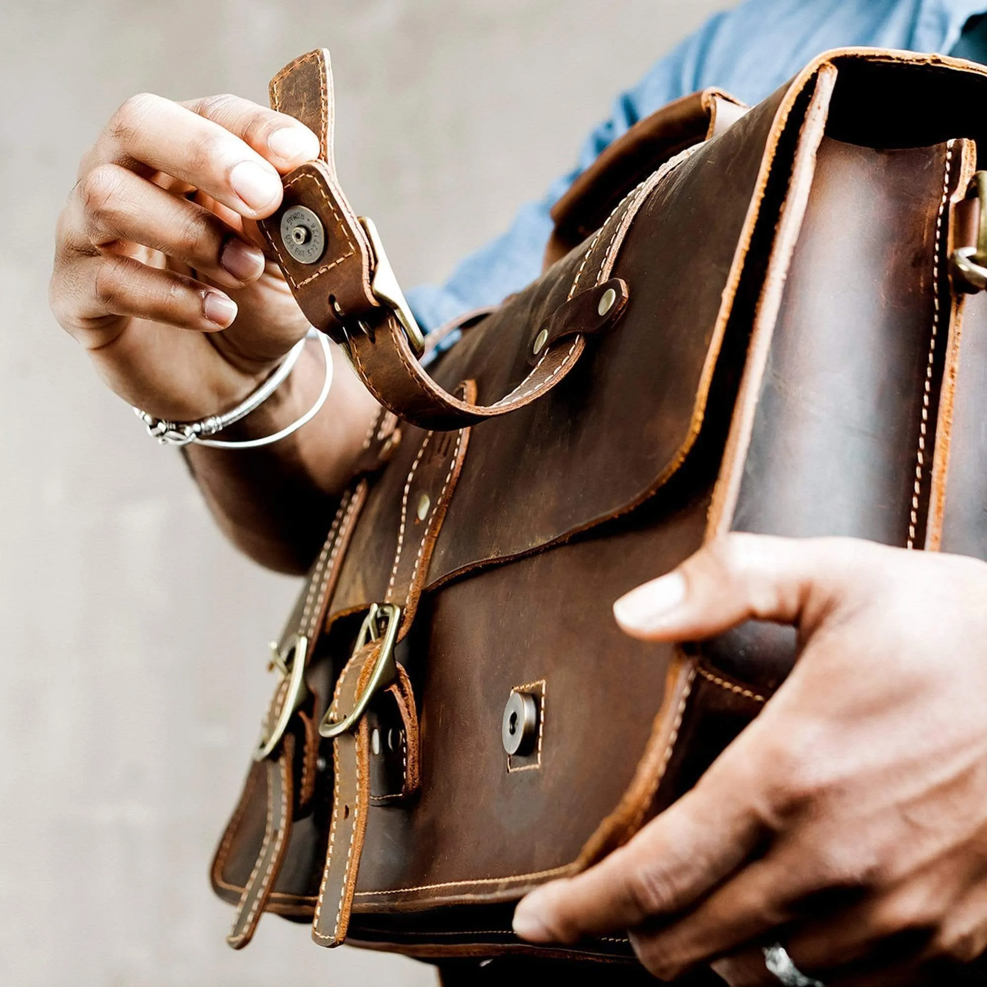 Classic XL Messenger Bag