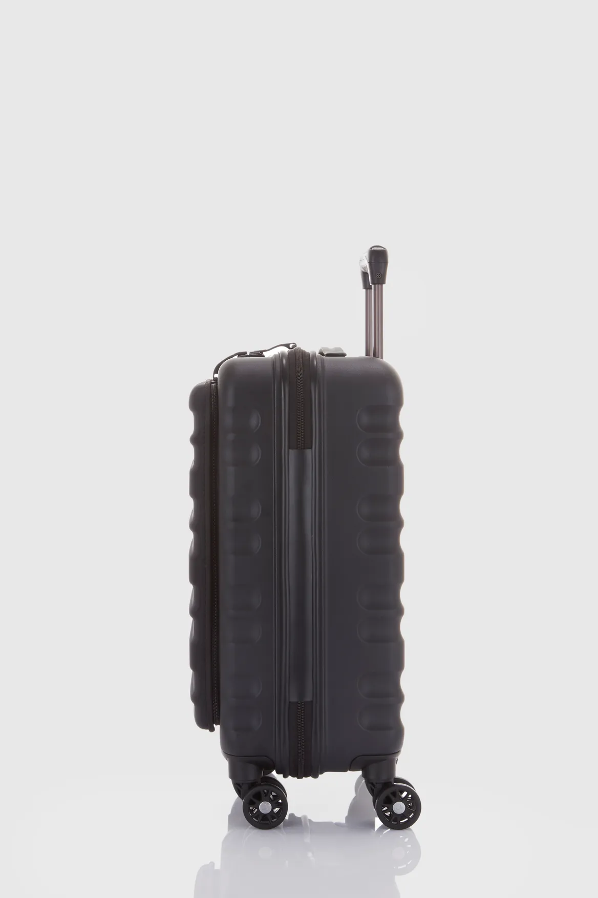 Clifton Pocket 56cm Suitcase