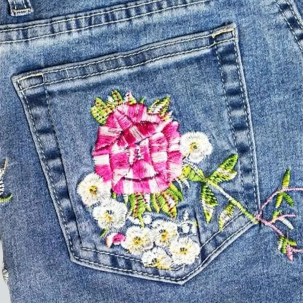 Color flower embroidery denim shorts