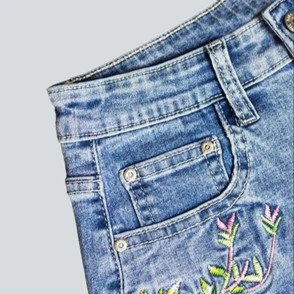 Color flower embroidery denim shorts