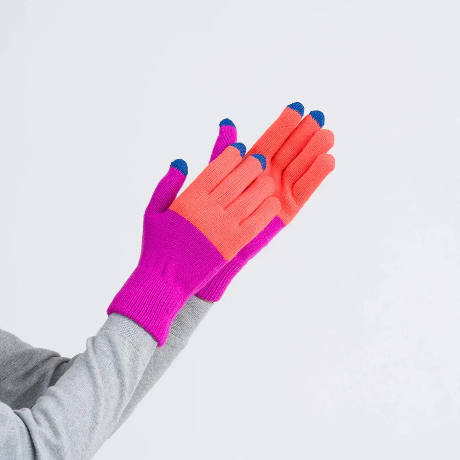 COLORBLOCK KNIT TOUCHSCREEN GLOVES  POPPY MAGENTA