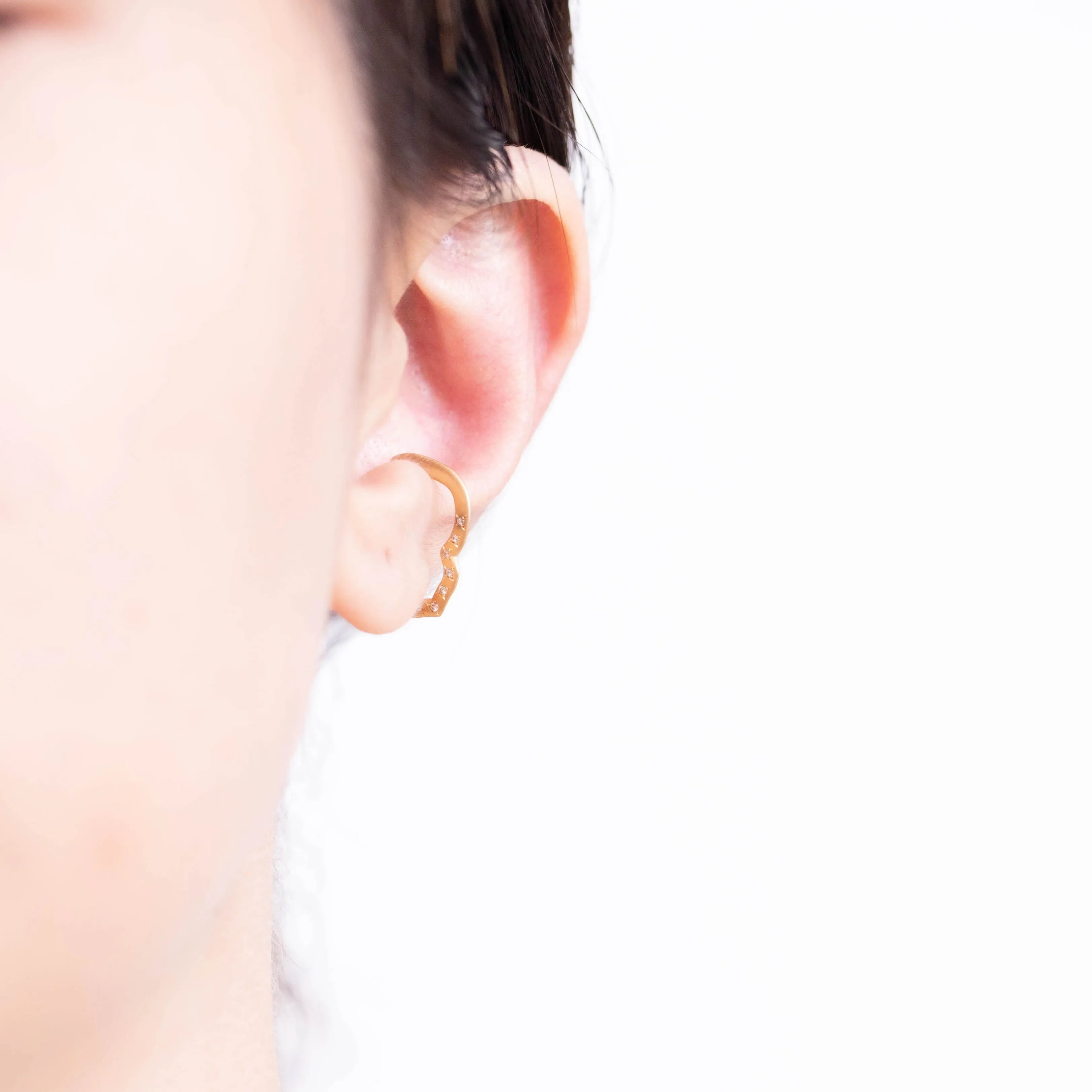 Crest lily ear cuff with diamonds