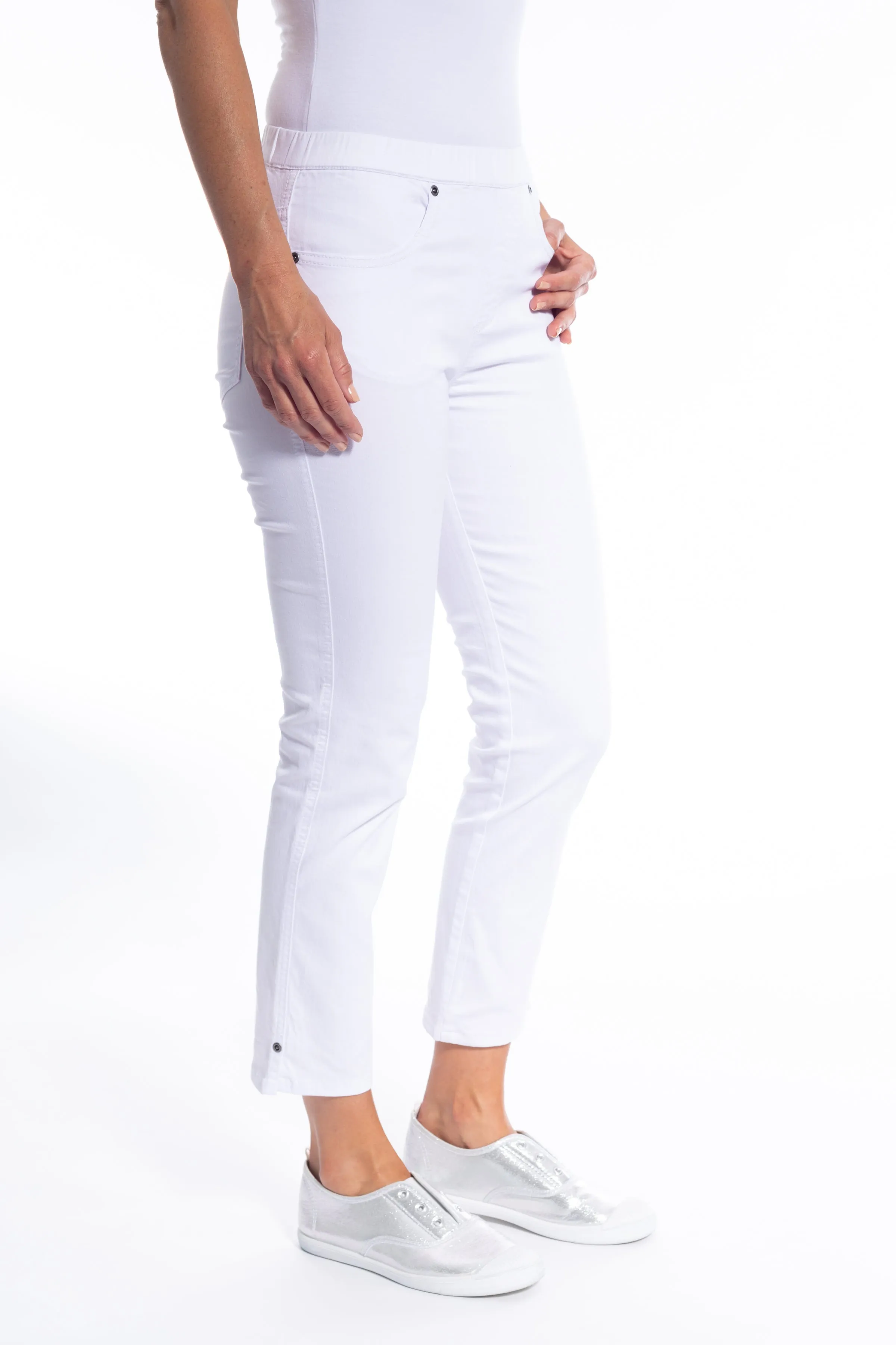 Cropped Jeans by Cafe Latte - White