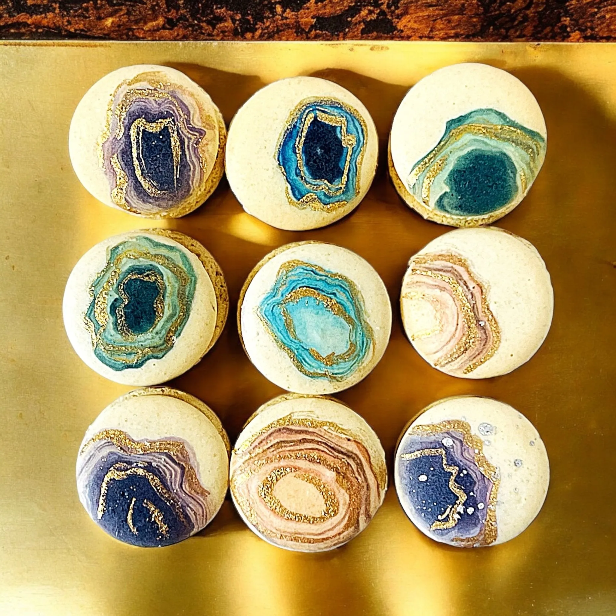 Customizable Geode Macaron Set – Choose Your Flavors