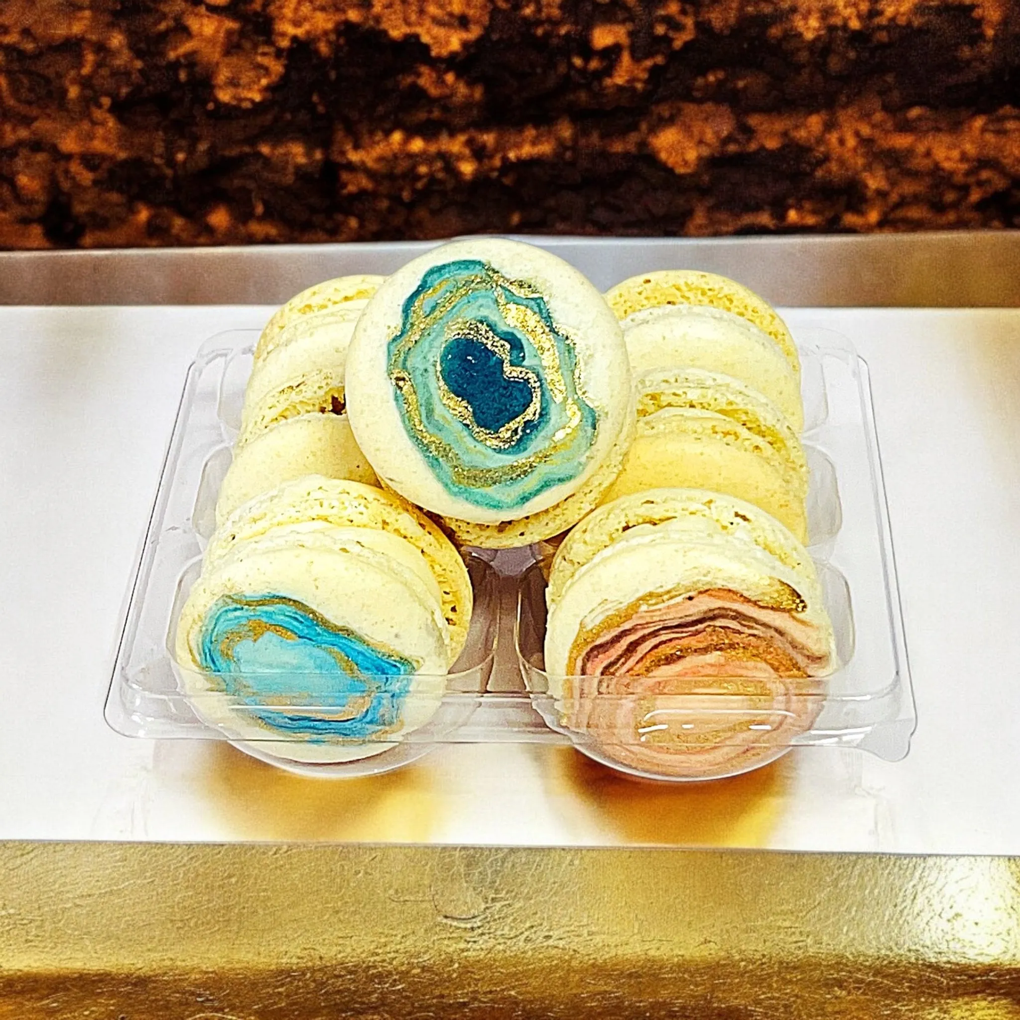 Customizable Geode Macaron Set – Choose Your Flavors