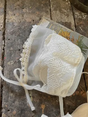 Daisy Lace Bonnet