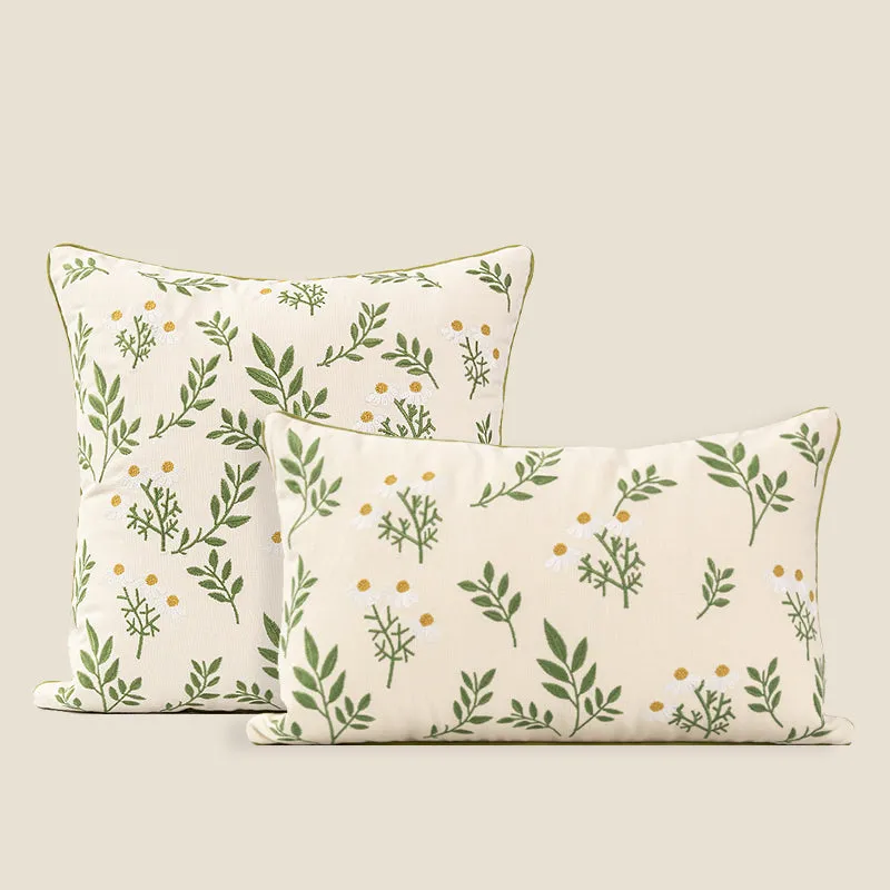 Daisy-patterned Throw Pillow