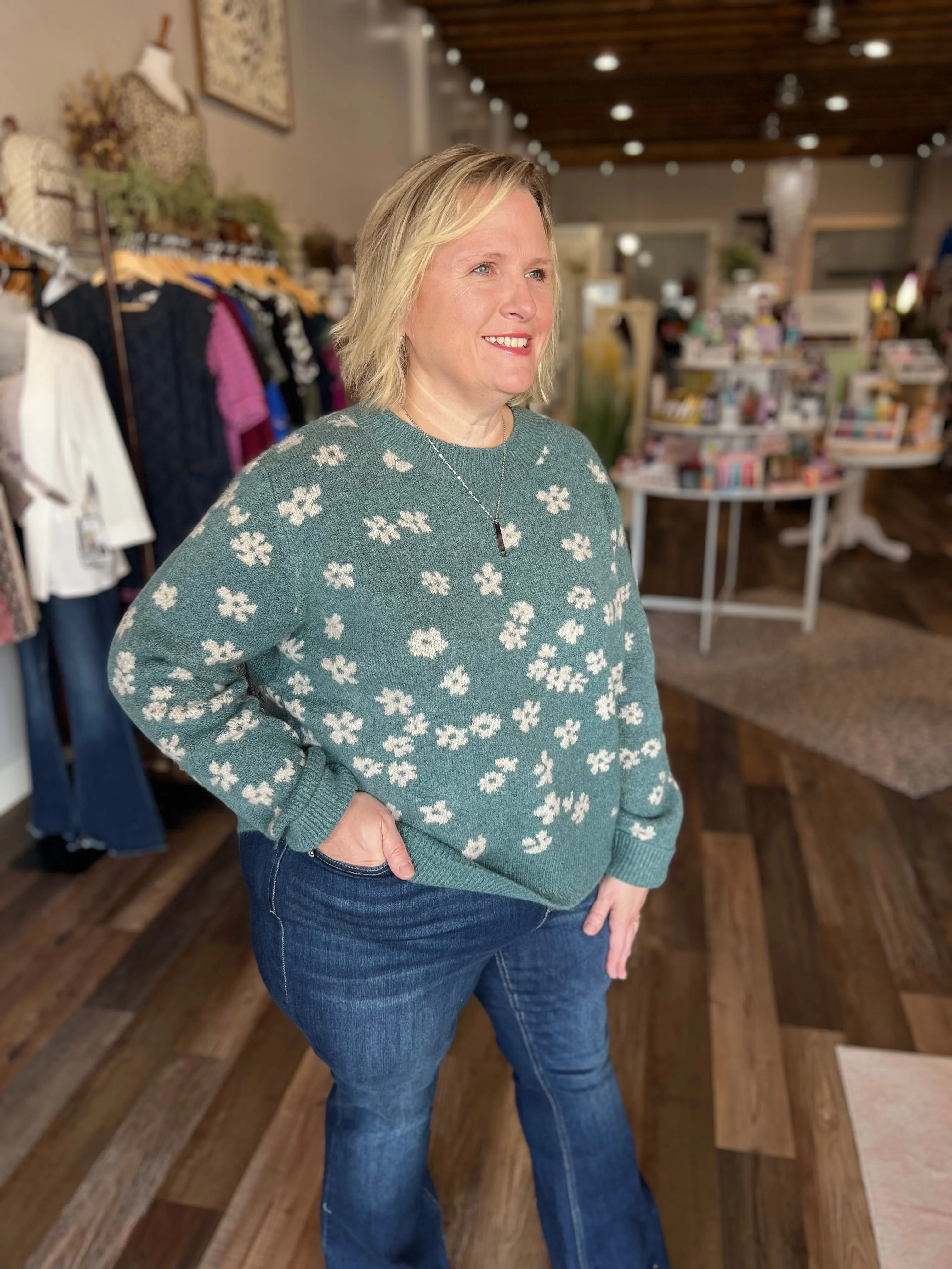 Daisy Print Sweater in Curvy