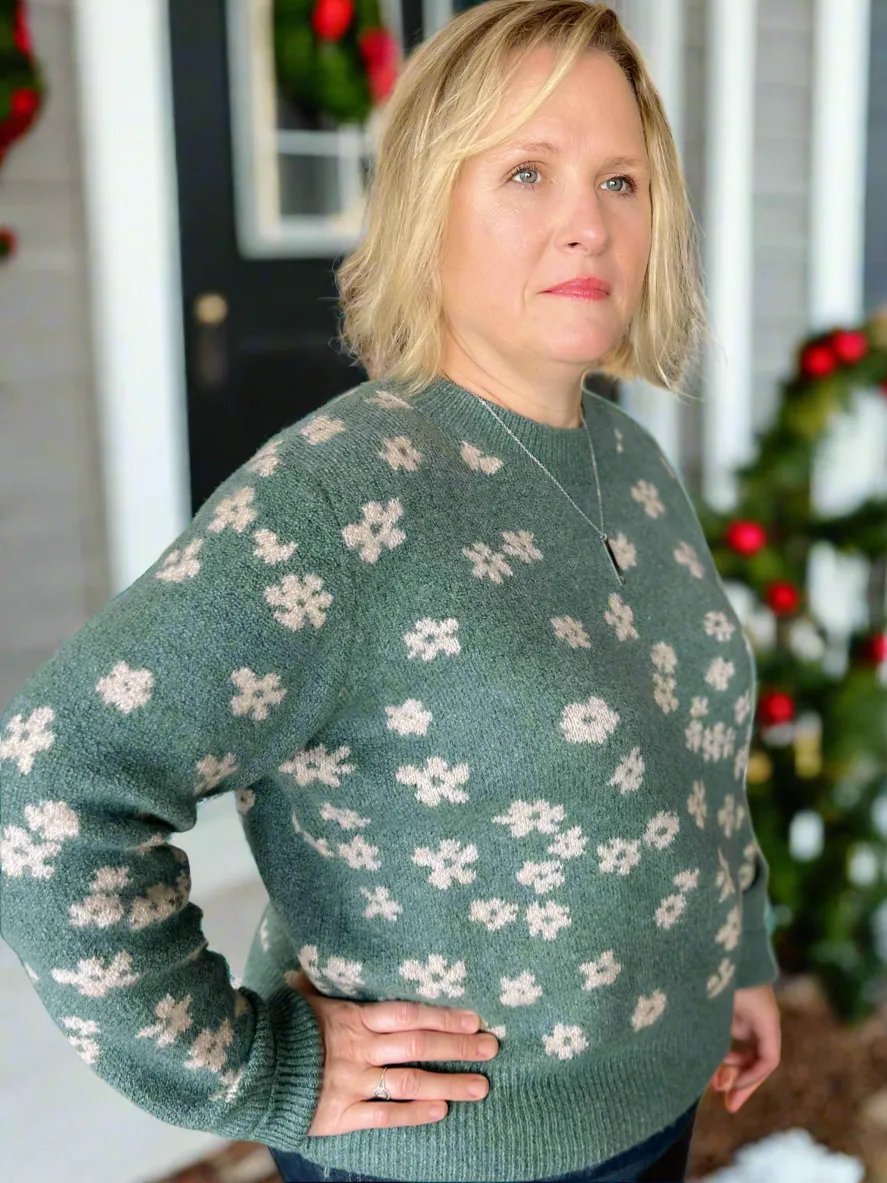 Daisy Print Sweater in Curvy