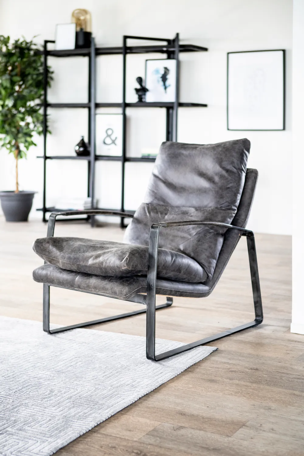 Dark Gray Lounge Chair | Eleonora Lex