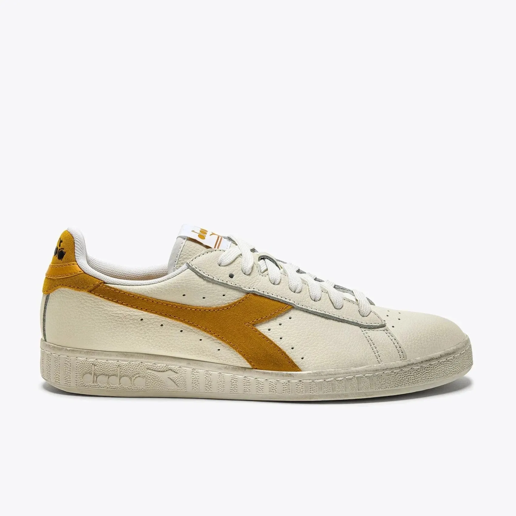 DIADORA | SNEAKERS UNISEX | GAME L LOW WAXED SUEDE POP WHITE/CALENDULA | BLANCO