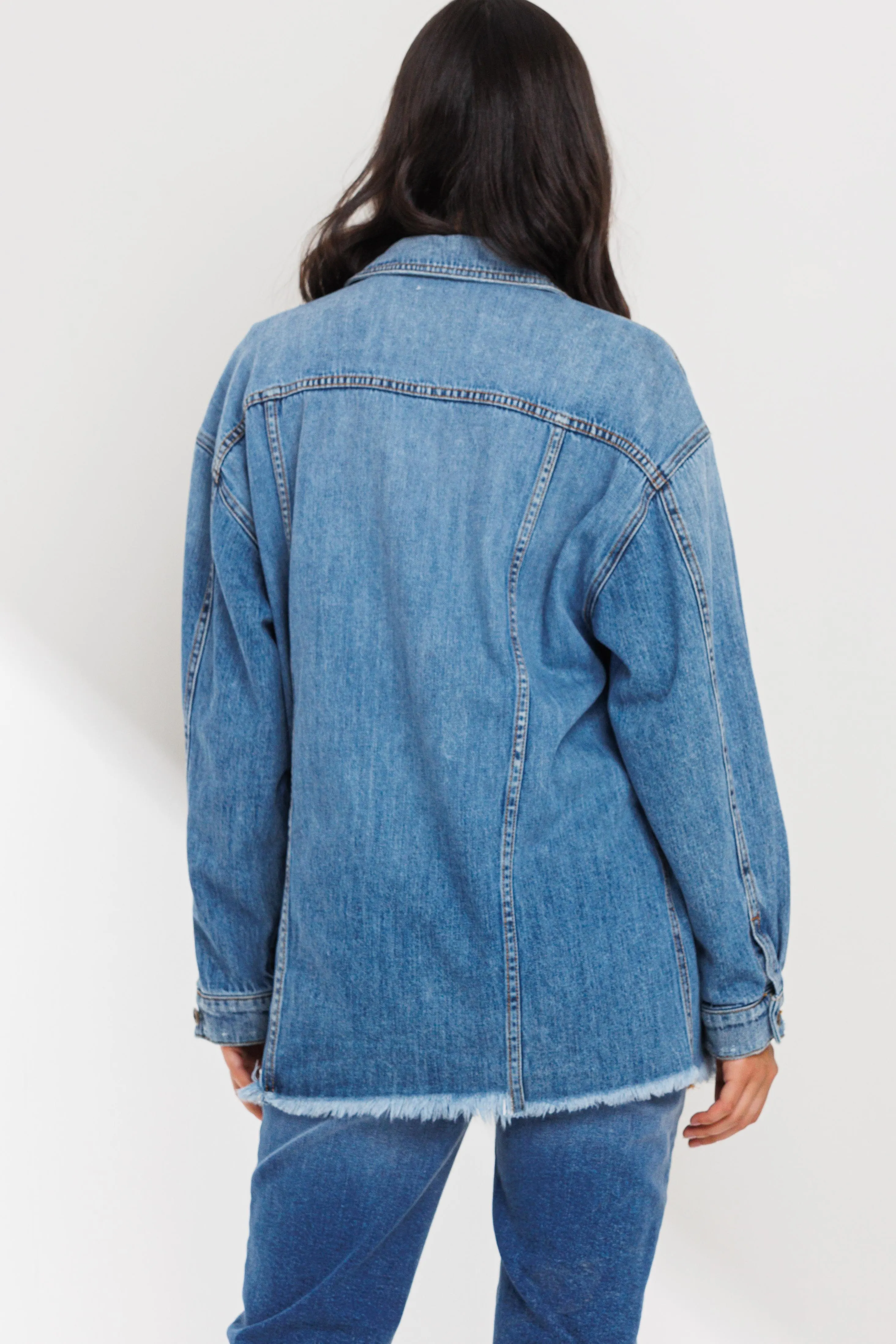 DISTRESSED DROP SHOULDER OVERSIZED DENIM BUTTON UP JACKET WITH FRAY HEM / SP-J4252