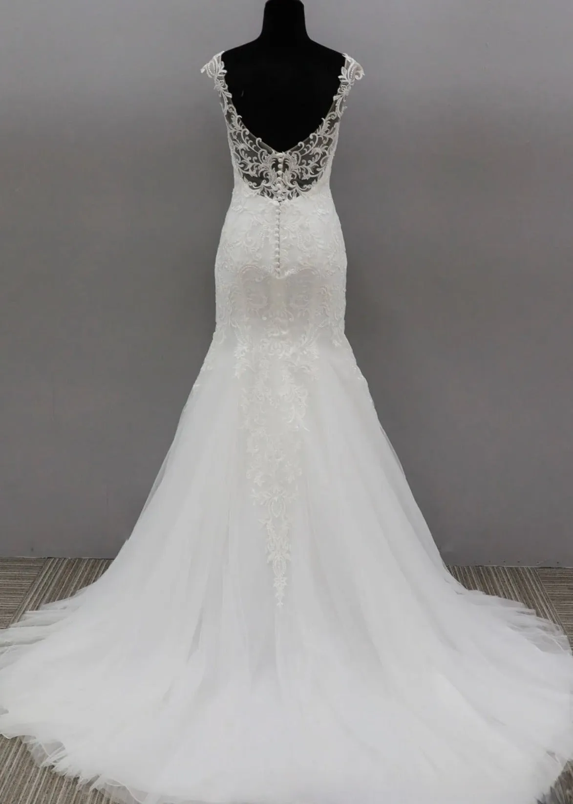 Dramatic Fit and Flare Bridal Gowns With Cap Sleeves