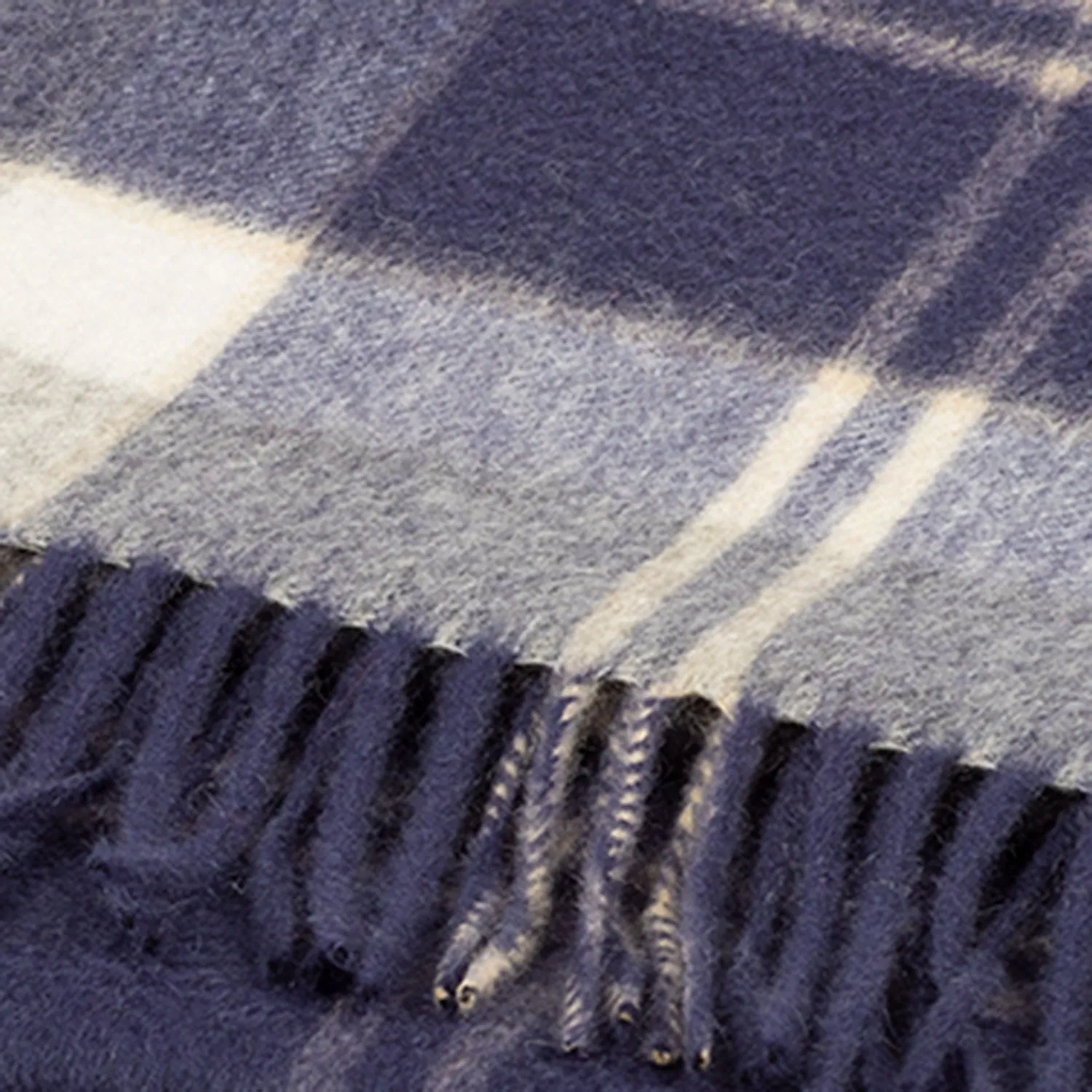 Edinburgh 100% Cashmere Wide Scarf  Bannockbane Silver