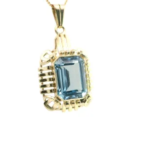 Elegant 8ct Yellow Gold Blue Spinel Pendant - Stunning and Sophisticated