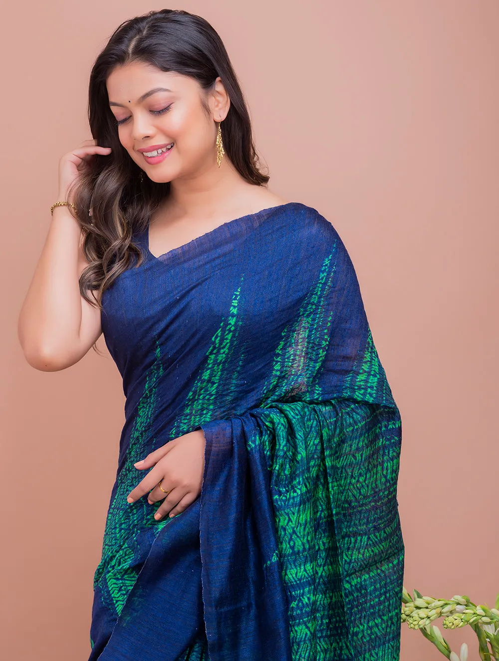 Elegant Bengal Handwoven Matka Silk Shibori Saree - Navy Blue & Green