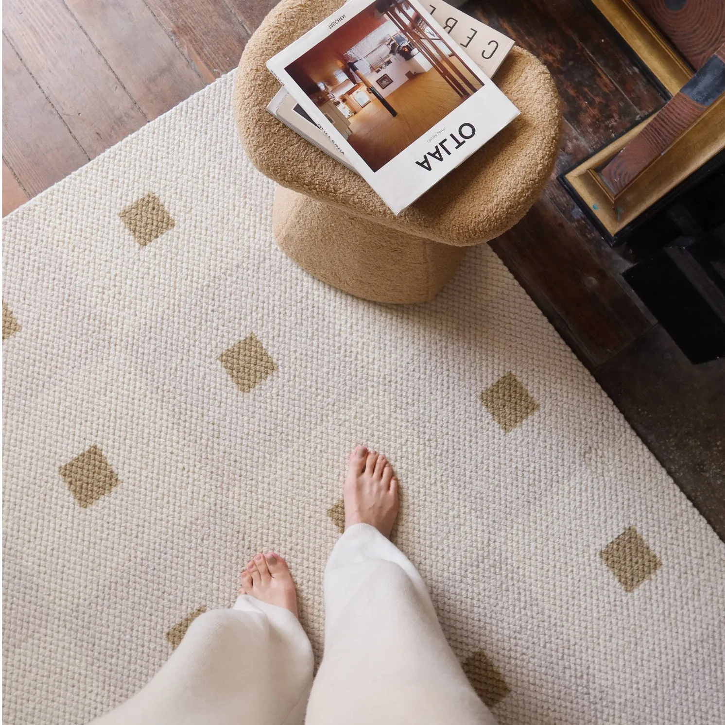 Elegant Design Wool Rug