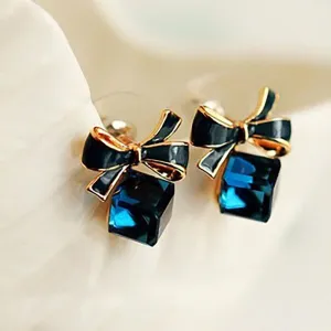 Elegant Fashion Bowknot Cube Earring