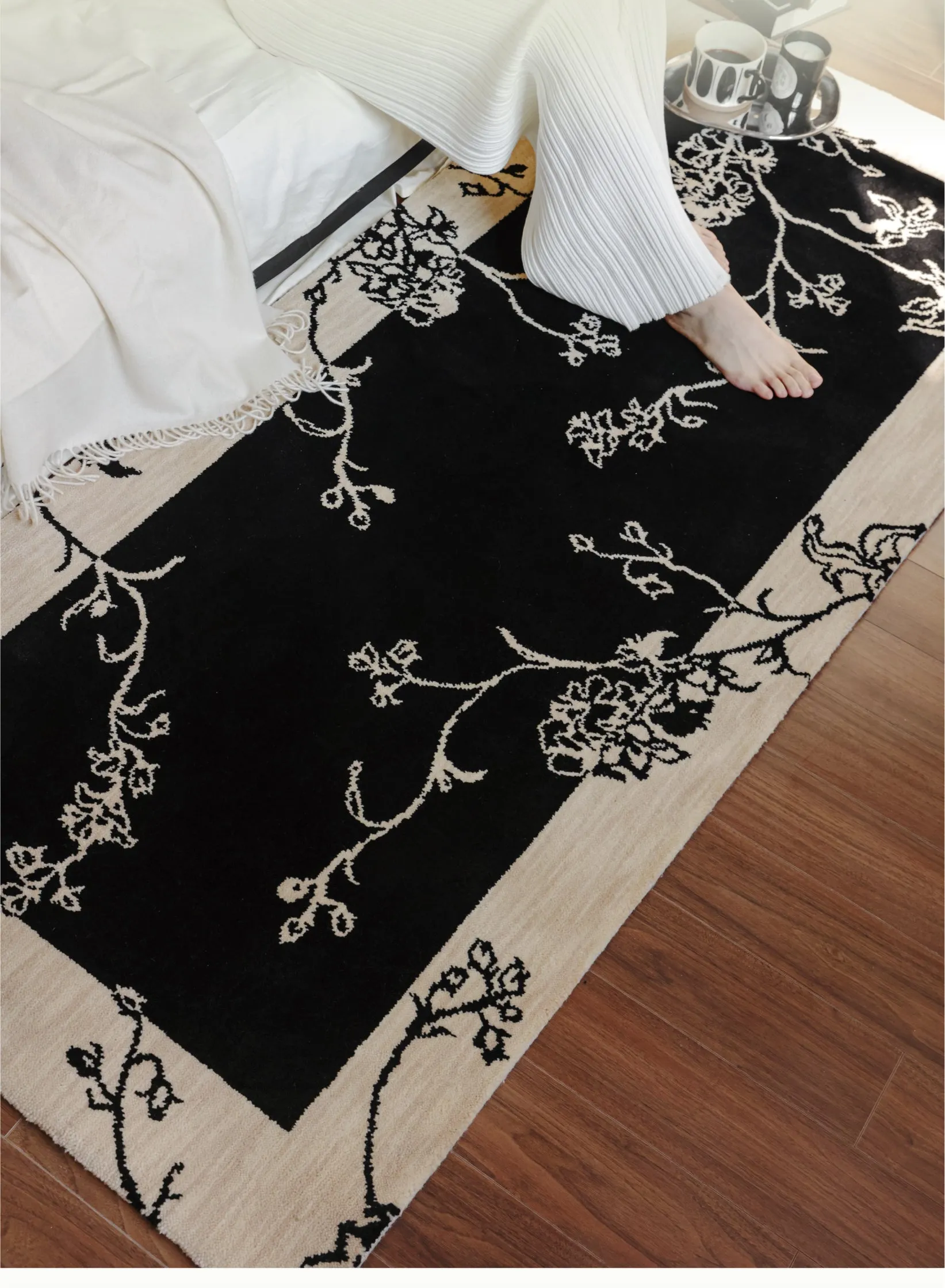 Elegant Floral Wool Runner