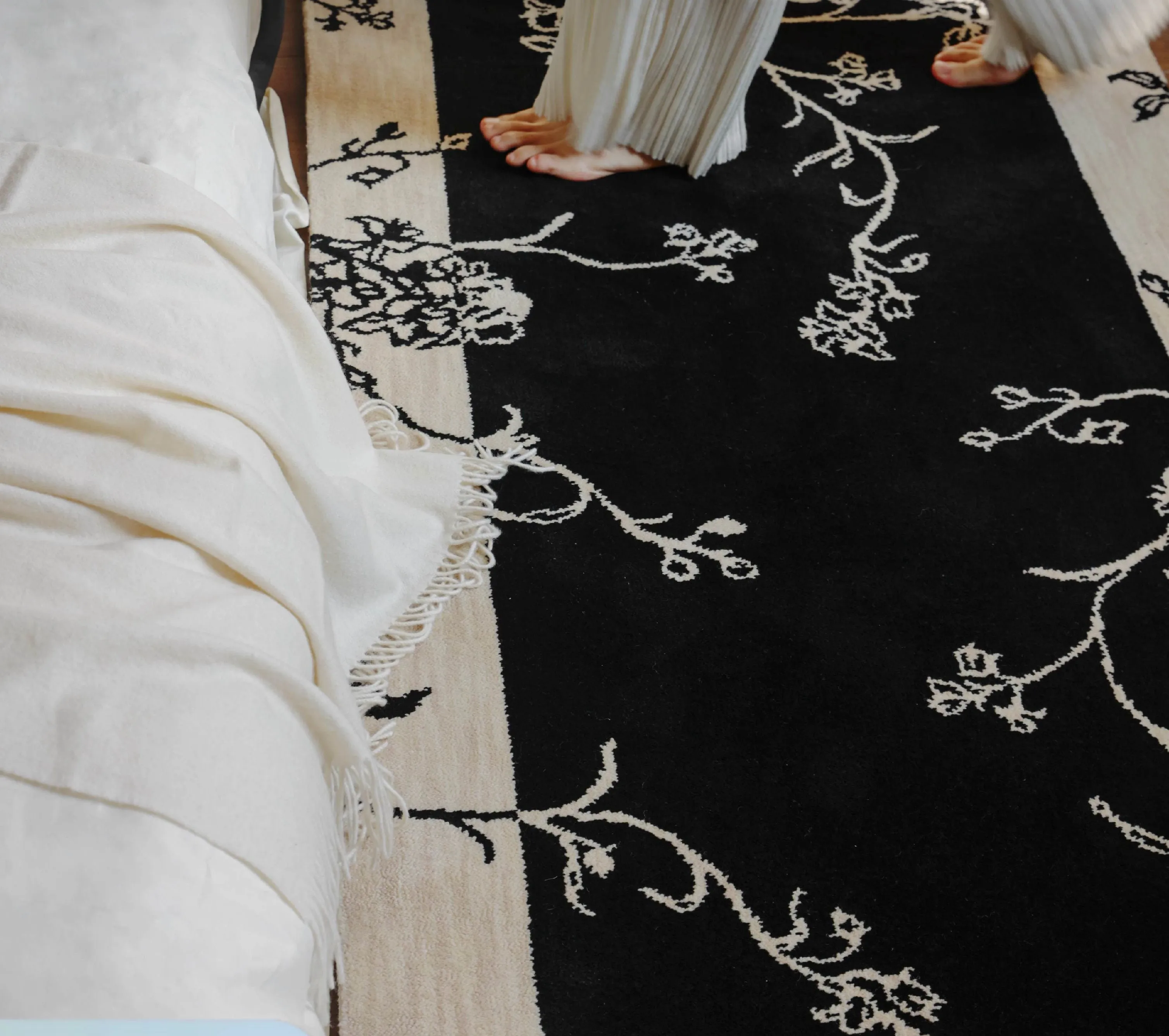 Elegant Floral Wool Runner