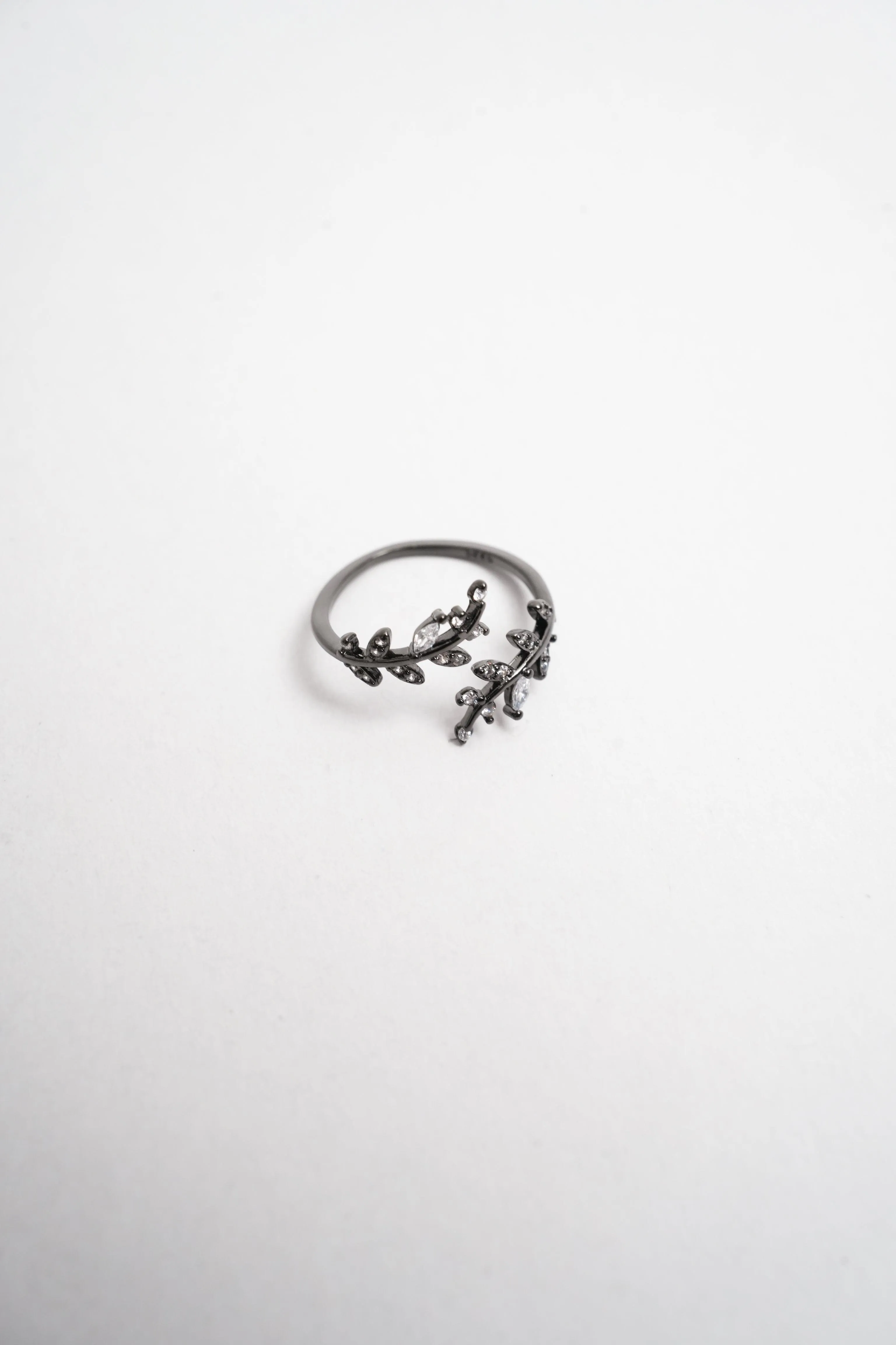 Elegant Leaf Ring with Crystal Accents - Delicate and Versatile