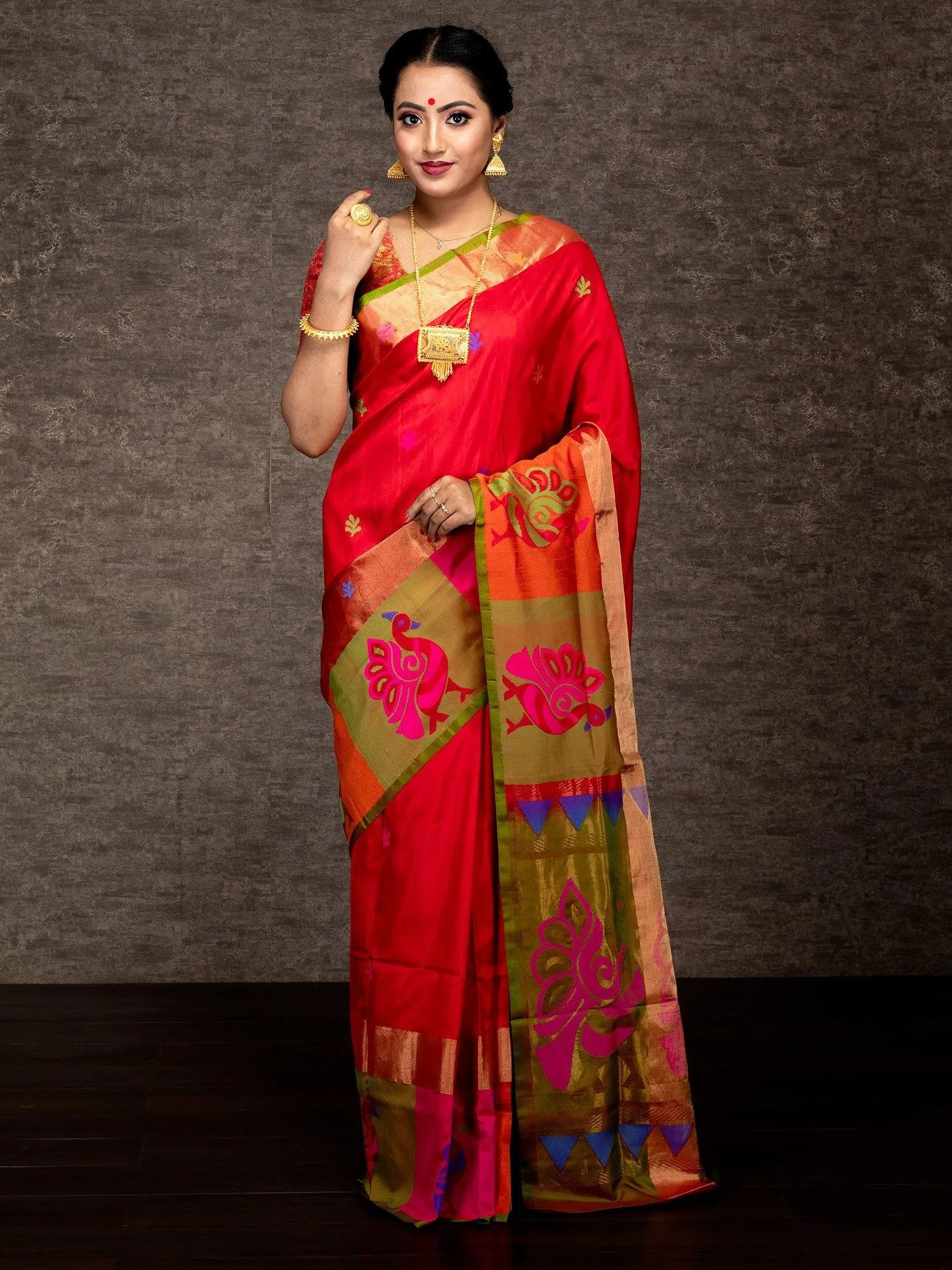 Elegant Peacock Motif Border Kanchipuram Silk Saree