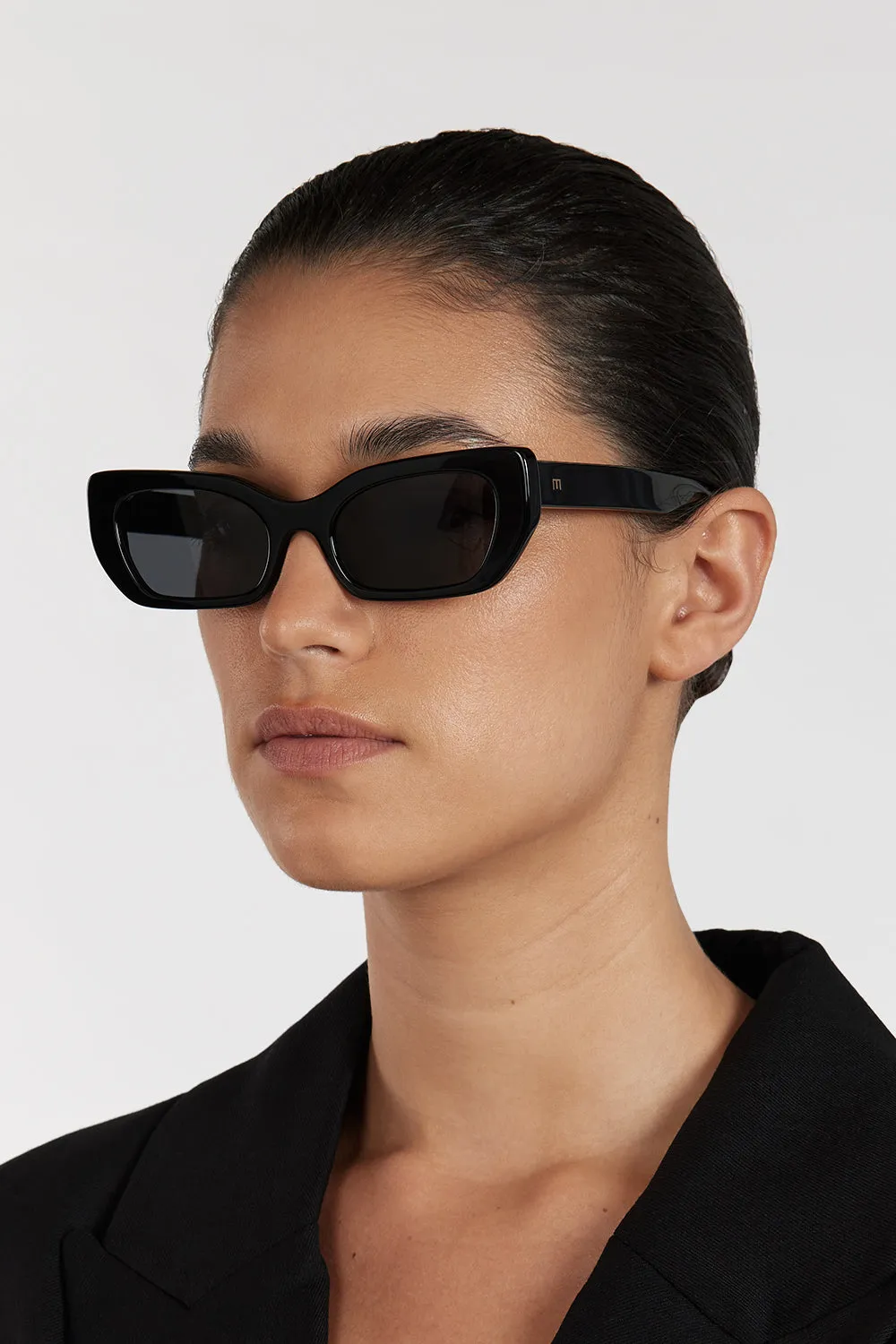 ELISA JOHNSON COOKIE IN GLOSS BLACK SUNGLASSES