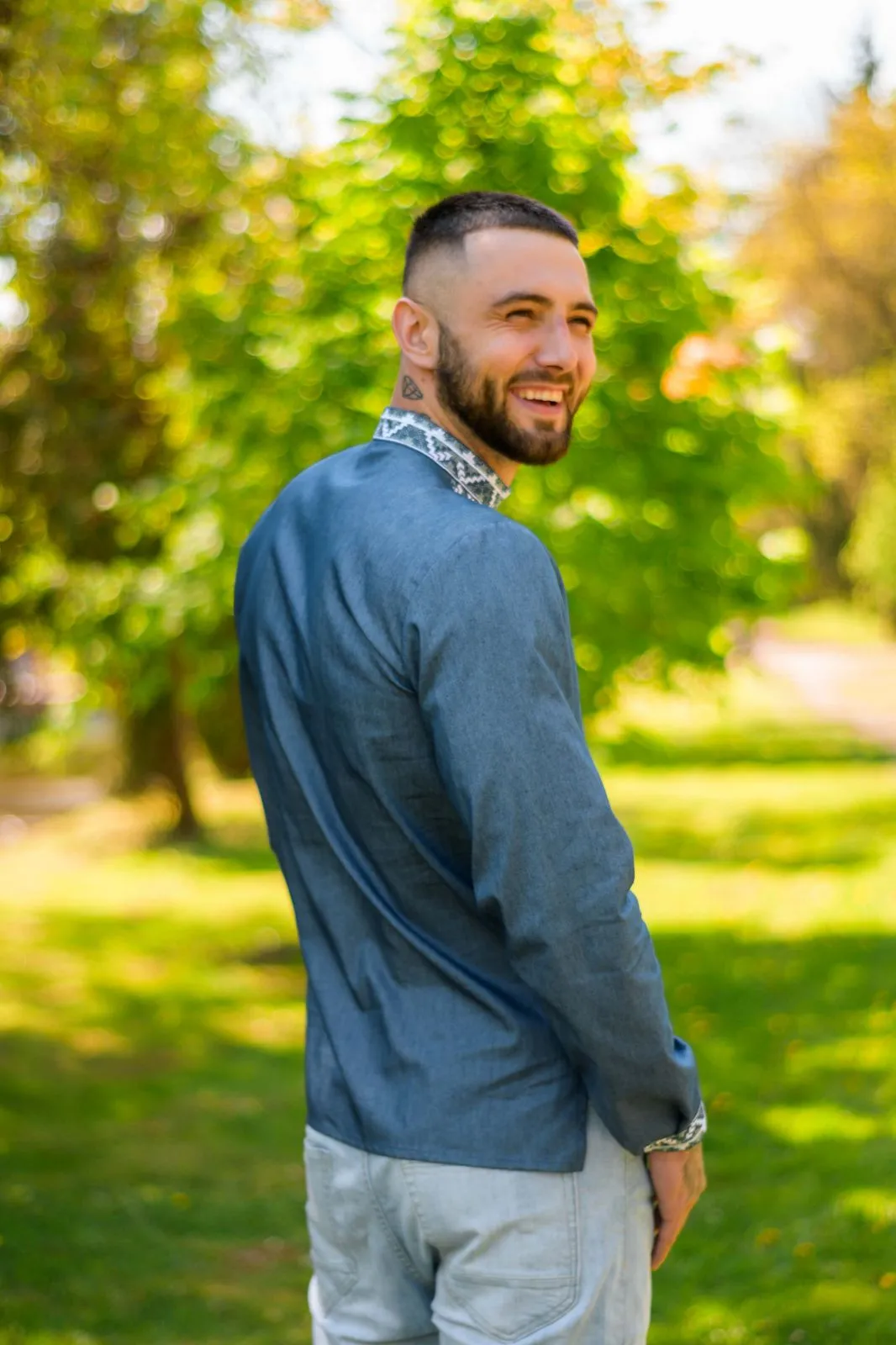 Embroidered men's shirt