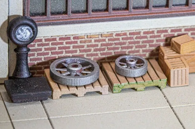 Empty Wooden Pallets (5of) - N Scale