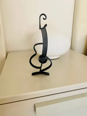 EROTNGO Minimalist Abstract Guitar Sculpture – Music-Inspired Tabletop Figure, Perfect as Award Gift, Shelf Decor, Office Statue, or Housewarming Present