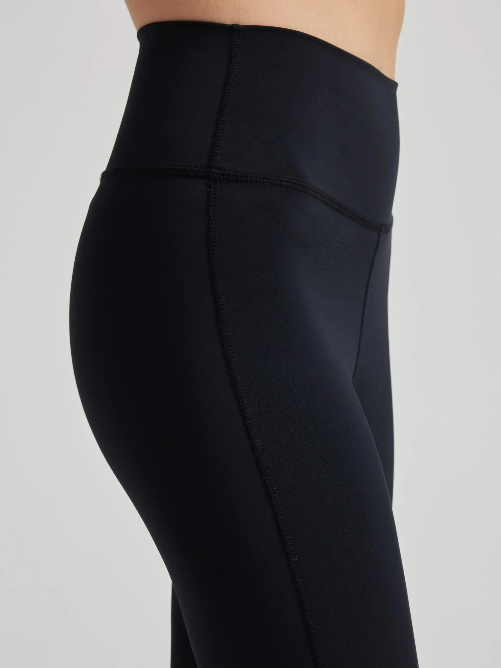 Essential Flare Legging